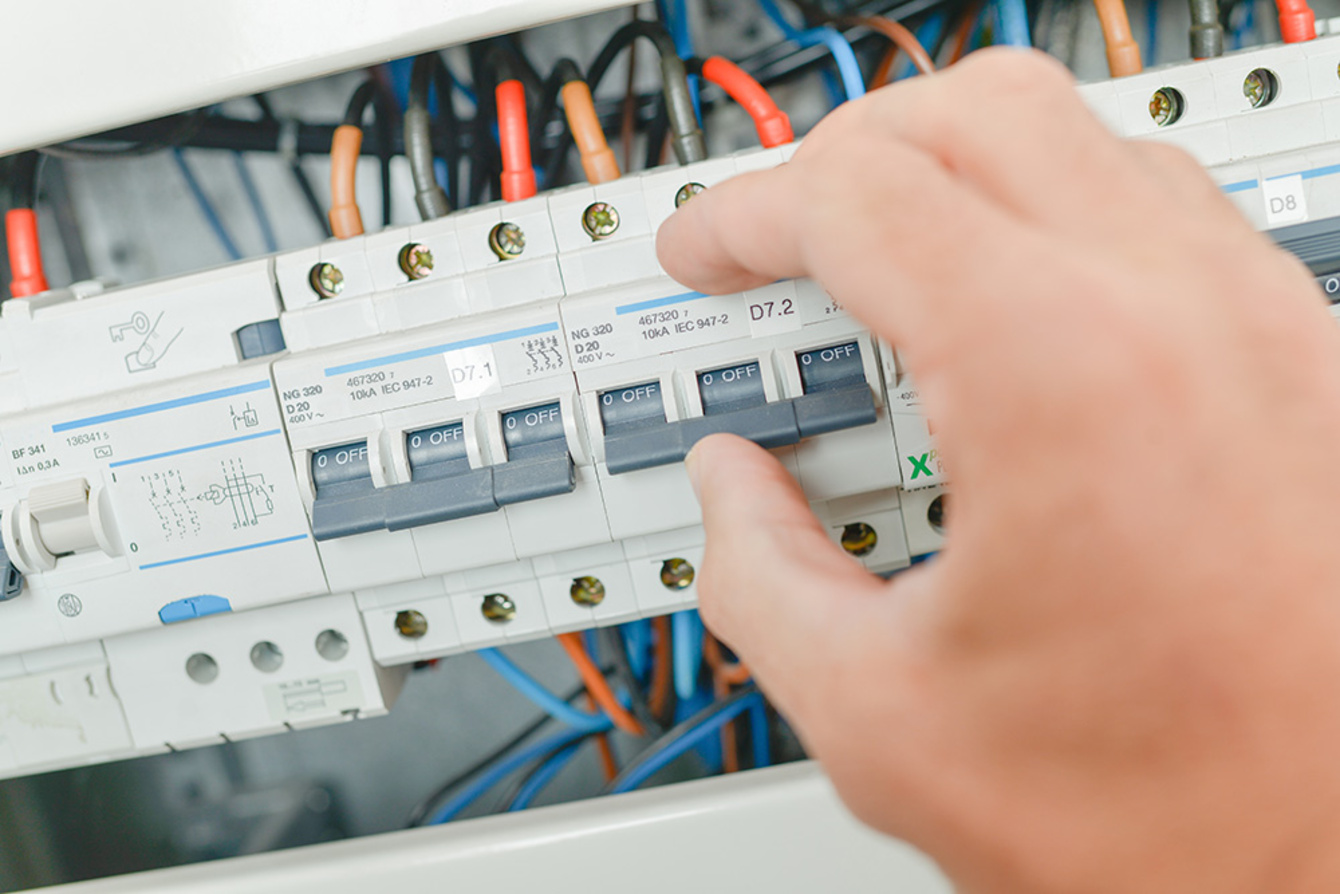 Schalt­schrank­bau bei Elektro Abidovic in Ulm